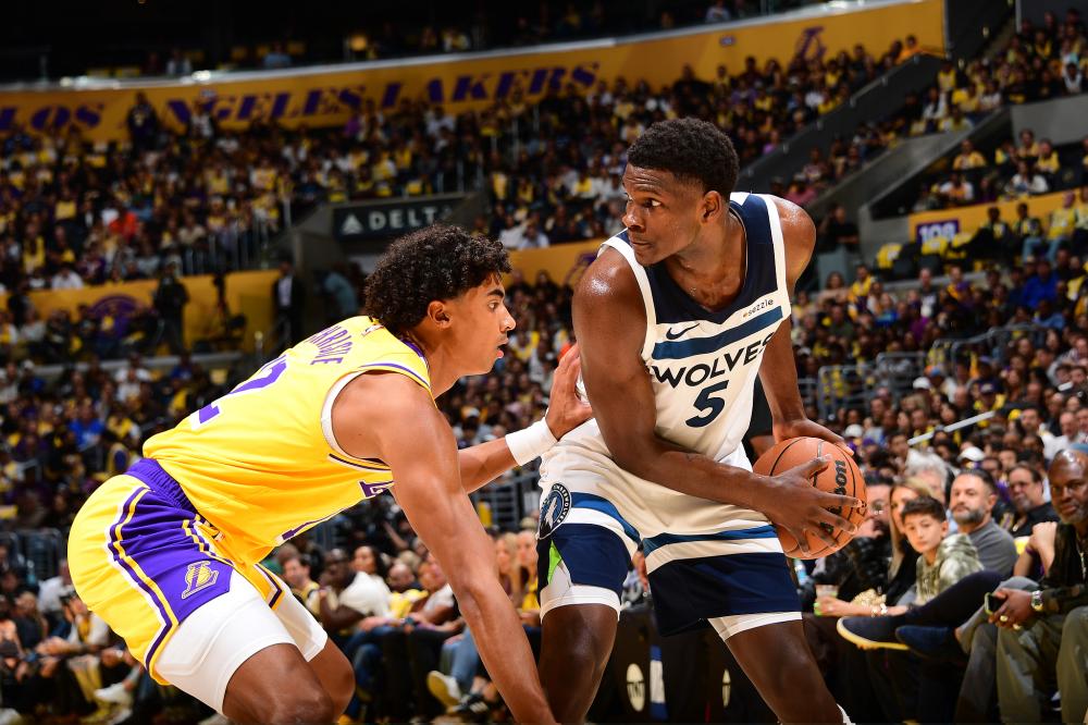 不断敲击巨 不断敲击巨