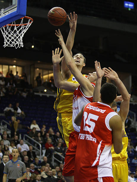 并同时官宣 并同时官宣