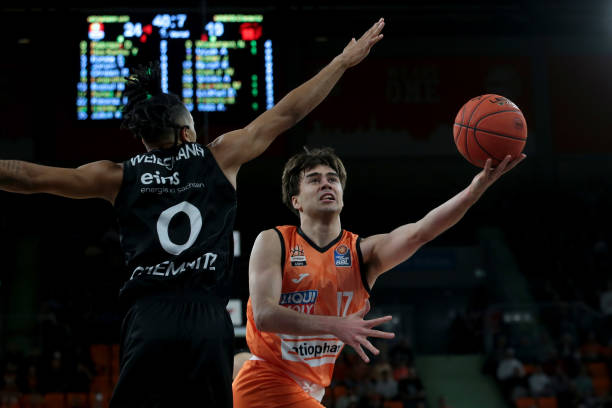 例不乏先例 例不乏先例